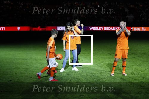 Amsterdam 6 mei 2018
Nederland-Peru 2-1 . Afscheidswedstrijd Wesley Sneijder . Zijn vrouw Yolanthe Sneijder Cabau en zoons Jessey en Xess Xava zijn natuurlijk aanwezig.