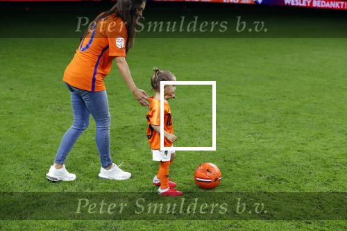 Amsterdam 6 mei 2018
Nederland-Peru 2-1 . Afscheidswedstrijd Wesley Sneijder . Zijn vrouw Yolanthe Sneijder Cabau en zoons Jessey en Xess Xava zijn natuurlijk aanwezig.