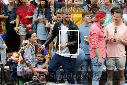Amsterdam 3 augustus 2019
Gaypride in de grachten van Amsterdam.
Birgit Schuurman met haar nieuwe vriend Sander v Haarlem.