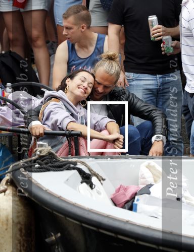 Amsterdam 3 augustus 2019
Gaypride in de grachten van Amsterdam.
Birgit Schuurman met haar nieuwe vriend Sander v Haarlem.