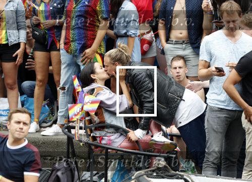 Amsterdam 3 augustus 2019
Gaypride in de grachten van Amsterdam.
Birgit Schuurman met haar nieuwe vriend Sander v Haarlem.