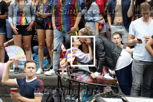 Amsterdam 3 augustus 2019
Gaypride in de grachten van Amsterdam.
Birgit Schuurman met haar nieuwe vriend Sander v Haarlem.