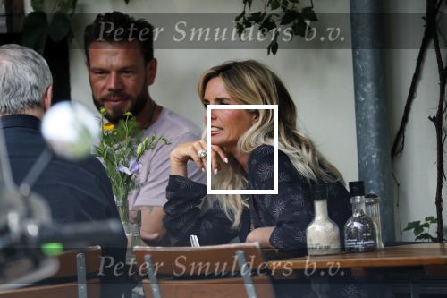 Amsterdam 28 augustus 2019
Candy Dulfer met vriend Rafael op terras en daarna op de fiets in Amsterdam.