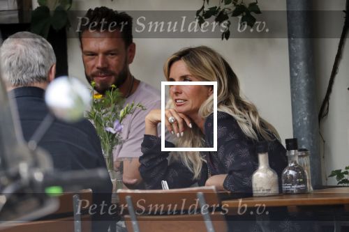 Amsterdam 28 augustus 2019
Candy Dulfer met vriend Rafael op terras en daarna op de fiets in Amsterdam.