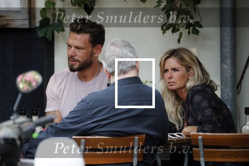 Amsterdam 28 augustus 2019
Candy Dulfer met vriend Rafael op terras en daarna op de fiets in Amsterdam.