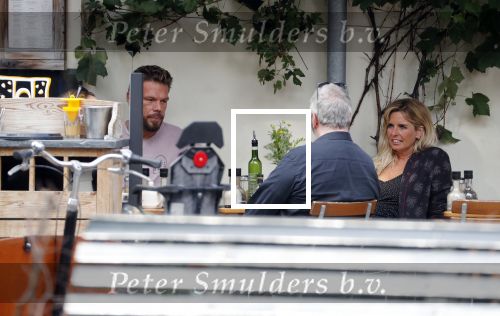 Amsterdam 28 augustus 2019
Candy Dulfer met vriend Rafael op terras en daarna op de fiets in Amsterdam.
