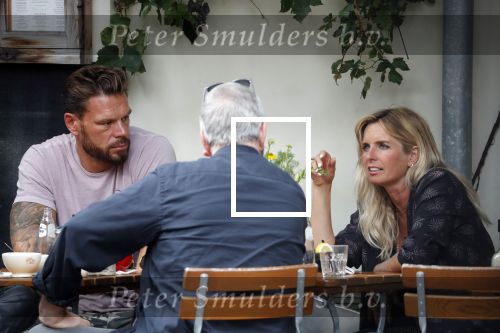 Amsterdam 28 augustus 2019
Candy Dulfer met vriend Rafael op terras en daarna op de fiets in Amsterdam.