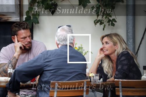 Amsterdam 28 augustus 2019
Candy Dulfer met vriend Rafael op terras en daarna op de fiets in Amsterdam.