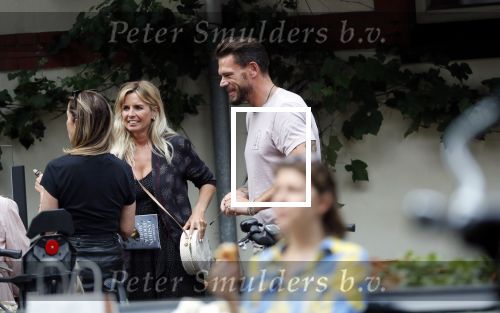 Amsterdam 28 augustus 2019
Candy Dulfer met vriend Rafael op terras en daarna op de fiets in Amsterdam.