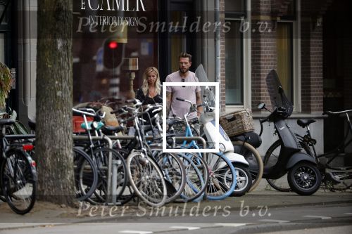 Amsterdam 28 augustus 2019
Candy Dulfer met vriend Rafael op terras en daarna op de fiets in Amsterdam.