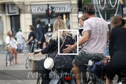 Amsterdam 28 augustus 2019
Candy Dulfer met vriend Rafael op terras en daarna op de fiets in Amsterdam.