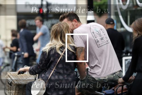 Amsterdam 28 augustus 2019
Candy Dulfer met vriend Rafael op terras en daarna op de fiets in Amsterdam.