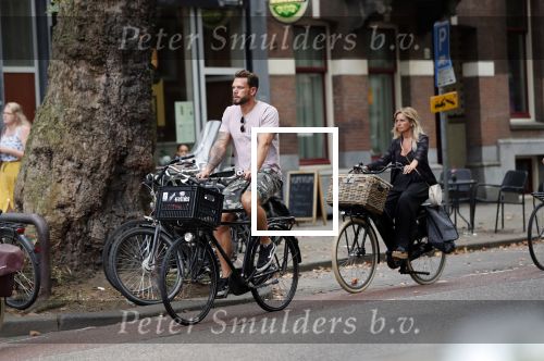 Amsterdam 28 augustus 2019
Candy Dulfer met vriend Rafael op terras en daarna op de fiets in Amsterdam.