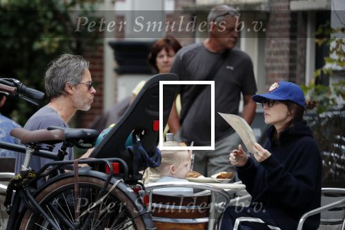 Amsterdam 3 augustus 2019
Carice v Houten met haar vriend Guy Pierce en hiun kindje.