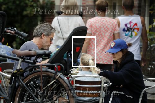 Amsterdam 3 augustus 2019
Carice v Houten met haar vriend Guy Pierce en hiun kindje.