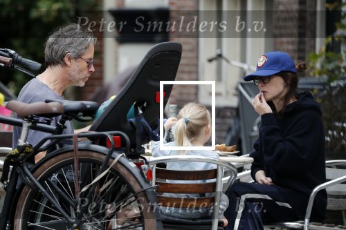 Amsterdam 3 augustus 2019
Carice v Houten met haar vriend Guy Pierce en hiun kindje.