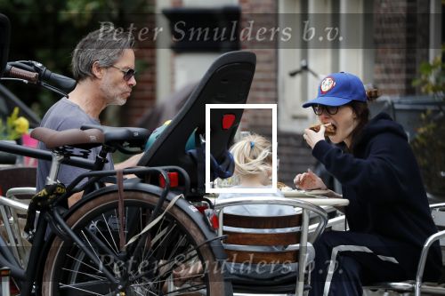 Amsterdam 3 augustus 2019
Carice v Houten met haar vriend Guy Pierce en hiun kindje.