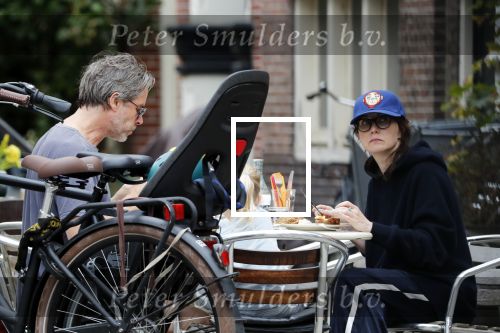 Amsterdam 3 augustus 2019
Carice v Houten met haar vriend Guy Pierce en hiun kindje.