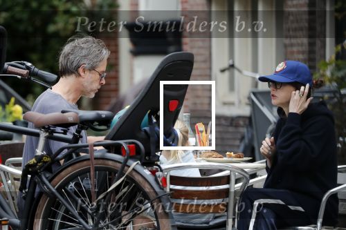 Amsterdam 3 augustus 2019
Carice v Houten met haar vriend Guy Pierce en hiun kindje.
