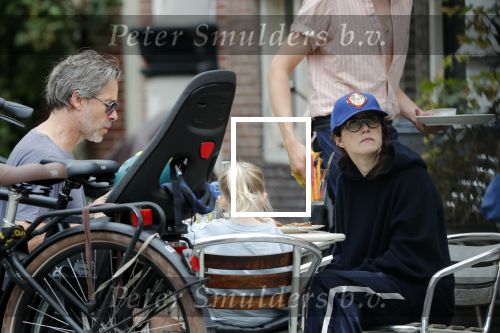 Amsterdam 3 augustus 2019
Carice v Houten met haar vriend Guy Pierce en hiun kindje.