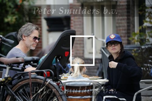 Amsterdam 3 augustus 2019
Carice v Houten met haar vriend Guy Pierce en hiun kindje.