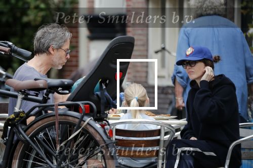 Amsterdam 3 augustus 2019
Carice v Houten met haar vriend Guy Pierce en hiun kindje.