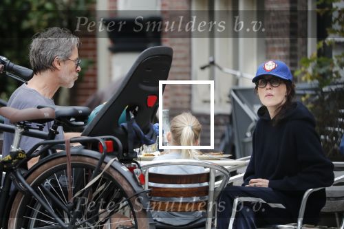 Amsterdam 3 augustus 2019
Carice v Houten met haar vriend Guy Pierce en hiun kindje.