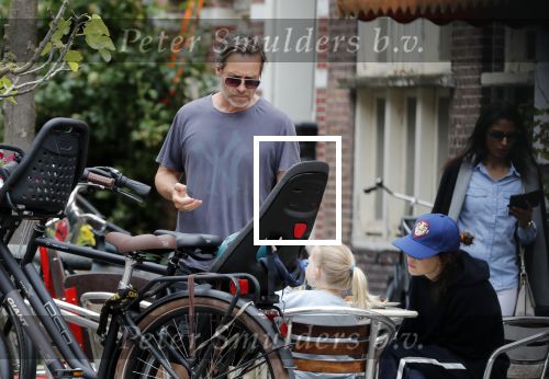 Amsterdam 3 augustus 2019
Carice v Houten met haar vriend Guy Pierce en hiun kindje.