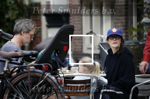 Amsterdam 3 augustus 2019
Carice v Houten met haar vriend Guy Pierce en hiun kindje.