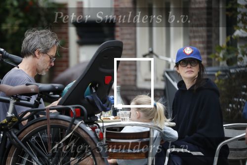 Amsterdam 3 augustus 2019
Carice v Houten met haar vriend Guy Pierce en hiun kindje.