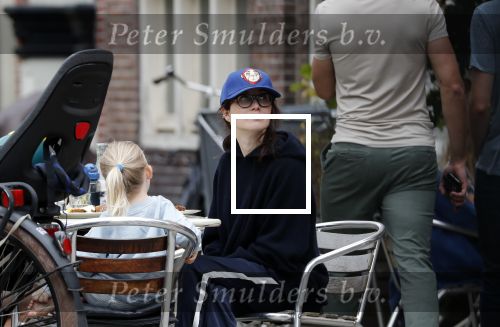 Amsterdam 3 augustus 2019
Carice v Houten met haar vriend Guy Pierce en hiun kindje.