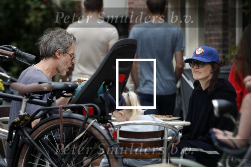 Amsterdam 3 augustus 2019
Carice v Houten met haar vriend Guy Pierce en hiun kindje.