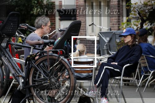 Amsterdam 3 augustus 2019
Carice v Houten met haar vriend Guy Pierce en hiun kindje.