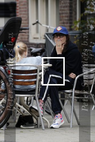 Amsterdam 3 augustus 2019
Carice v Houten met haar vriend Guy Pierce en hiun kindje.