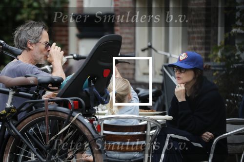 Amsterdam 3 augustus 2019
Carice v Houten met haar vriend Guy Pierce en hiun kindje.