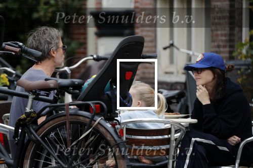 Amsterdam 3 augustus 2019
Carice v Houten met haar vriend Guy Pierce en hiun kindje.