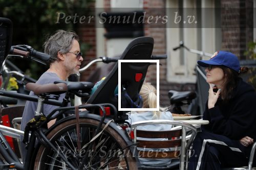 Amsterdam 3 augustus 2019
Carice v Houten met haar vriend Guy Pierce en hiun kindje.