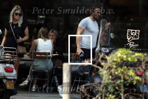 Amsterdam 28 augustus 2019
Chantal janzen met man Marco Geeratz en hun zoontje op de cornelis schuytstraat.