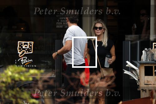 Amsterdam 28 augustus 2019
Chantal janzen met man Marco Geeratz en hun zoontje op de cornelis schuytstraat.