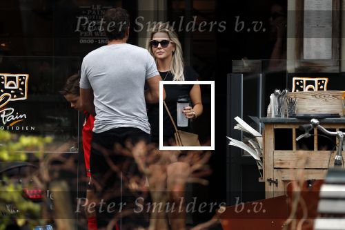 Amsterdam 28 augustus 2019
Chantal janzen met man Marco Geeratz en hun zoontje op de cornelis schuytstraat.