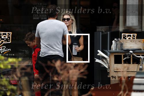 Amsterdam 28 augustus 2019
Chantal janzen met man Marco Geeratz en hun zoontje op de cornelis schuytstraat.