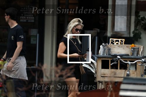 Amsterdam 28 augustus 2019
Chantal janzen met man Marco Geeratz en hun zoontje op de cornelis schuytstraat.