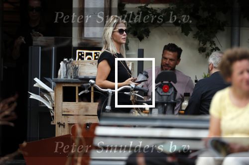 Amsterdam 28 augustus 2019
Chantal janzen met man Marco Geeratz en hun zoontje op de cornelis schuytstraat.