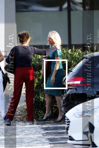 Hilversum 23 augustus 2019
Dionne Stax heeft laatse uitzending van het NOS Journaal . Haar vriend Sytse Oudkerk komt als verrassing naar de studio op het mediapark. Astrid Kersseboom begeleid haar naar buiten met nog 2 collegaâ€™s