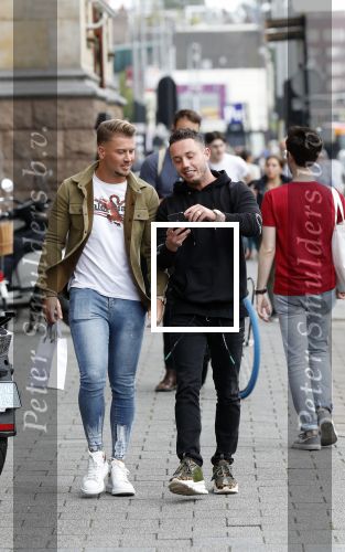Amsterdam 22 augustus 2019
Djarno Hofland met zijn nieuwe mercedes.