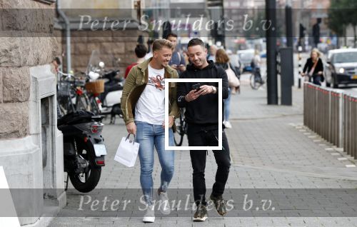 Amsterdam 22 augustus 2019
Djarno Hofland met zijn nieuwe mercedes.