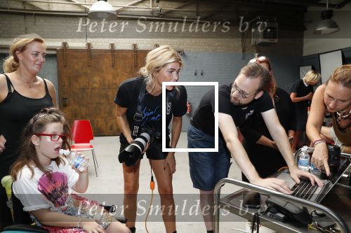 Almere 27 augustus 2019
Estelle Cruijff heeft fotoshoot ( estelle als fotograaf) voor 15 jarig bestaan esther vergeer foundation. Het motto is â€œdurf te dromenâ€