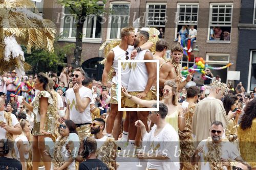 Amsterdam 3 augustus 2019
Gaypride in de grachten van Amsterdam.
Ferry Doedens met vriend