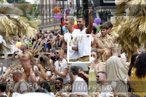 Amsterdam 3 augustus 2019
Gaypride in de grachten van Amsterdam.
Ferry Doedens met vriend