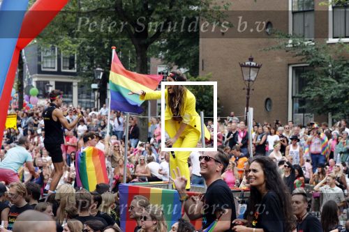 Amsterdam 3 augustus 2019
Gaypride in de grachten van Amsterdam.
zangeres op boot